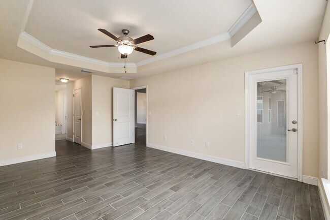 Building Photo - 10910 SW 41st Ave