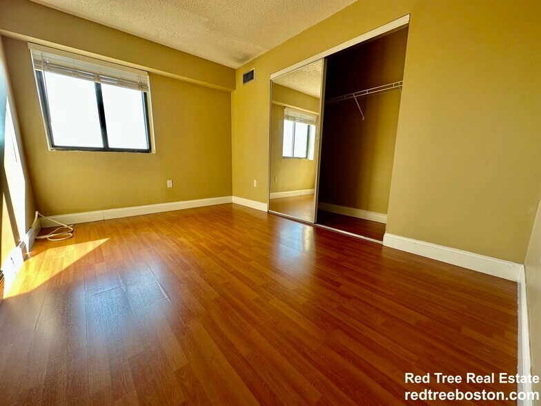 Building Photo - 15 N Beacon St