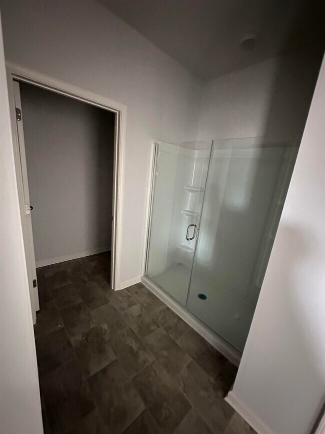 Building Photo - 90 GREEK FALL Dr