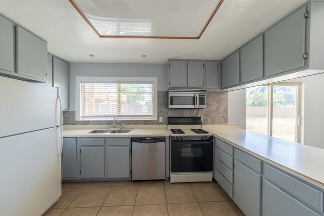 Building Photo - Casa Grande