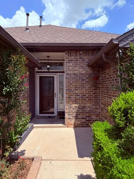 Building Photo - 2412 Rookhaven Ln