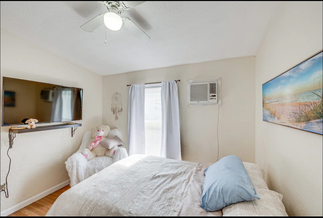 Building Photo - 716 21st St