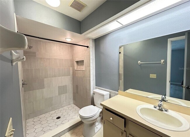 Building Photo - 1026 Medinah Dr
