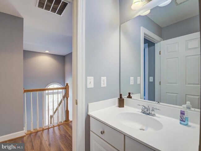 Building Photo - 8410 Chaucer House Ct