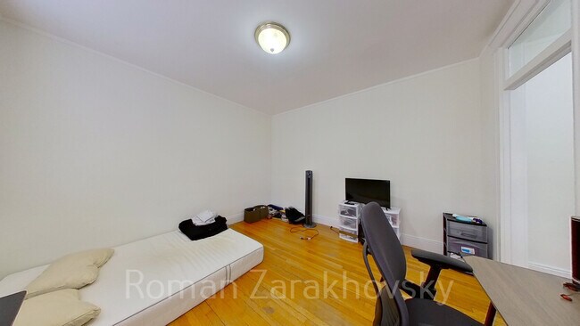 Building Photo - 10 Orkney Rd