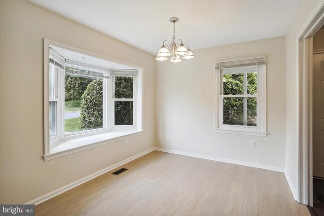 Building Photo - 7561 Heatherton Ln