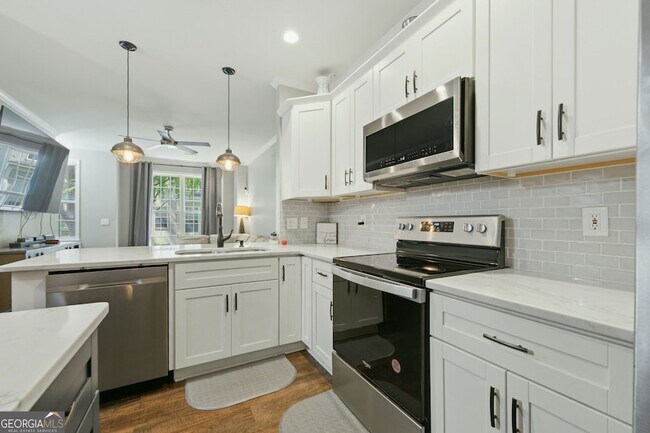 Building Photo - 1133 Village Ct SE