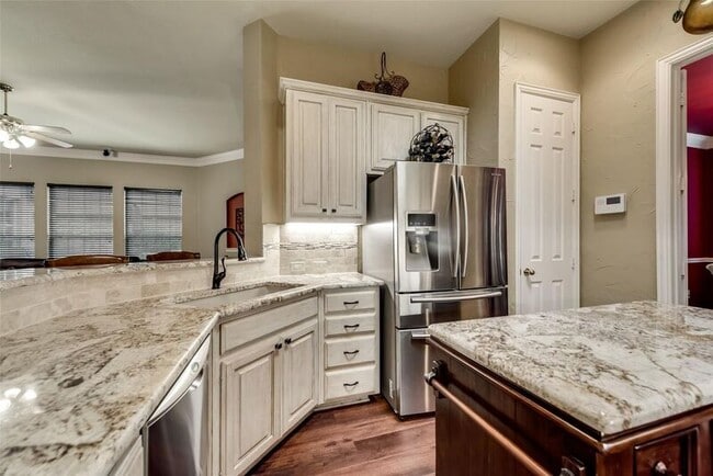 Building Photo - 3802 Frio Way