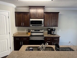 Building Photo - 628 Amhearst Row