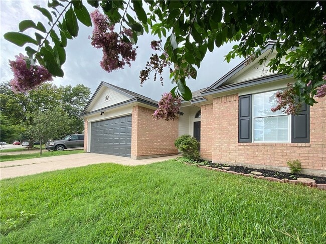 Building Photo - 811 Sonny Dr