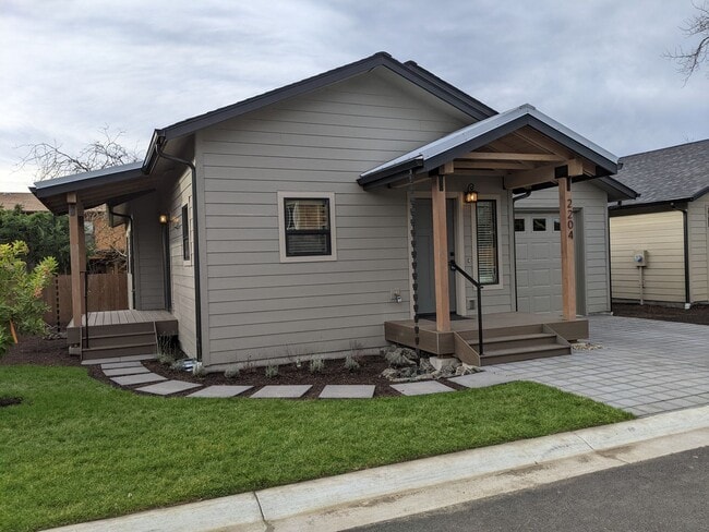 Building Photo - Gorgeous 2-Bedroom, 2-Bath Home In Eugene!