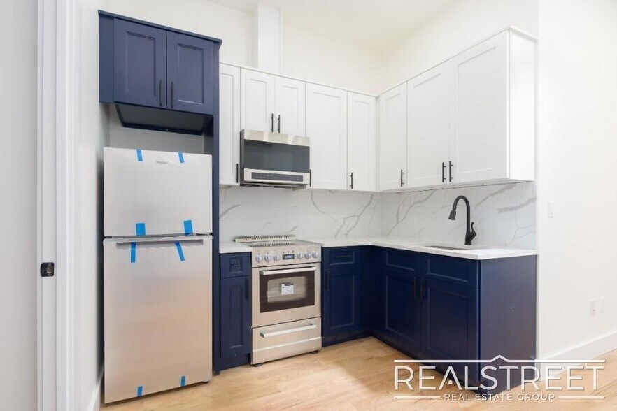 Building Photo - Brand New 3 Bed, 2 Bath with In-Unit Laund...
