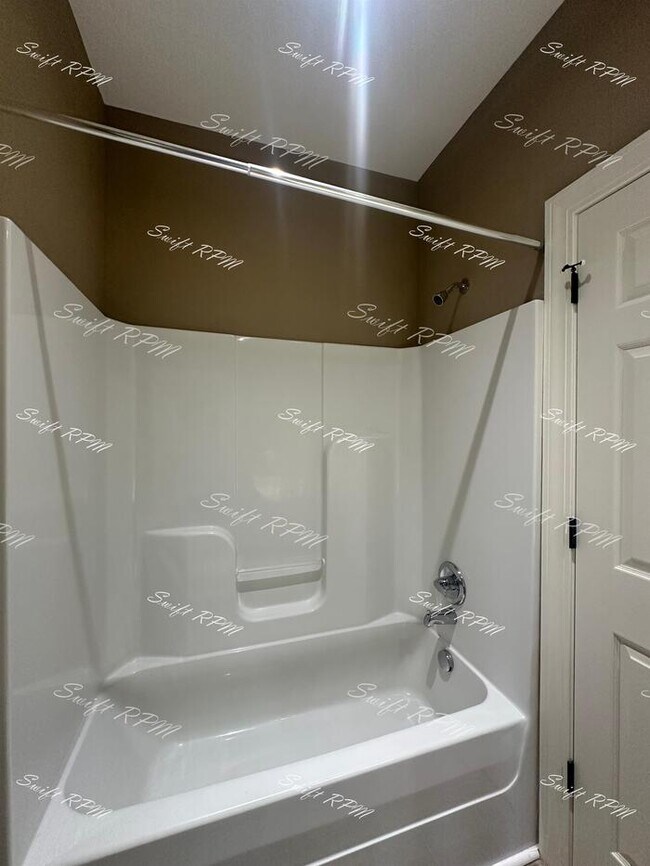 Building Photo - 9030 Meadow View Dr