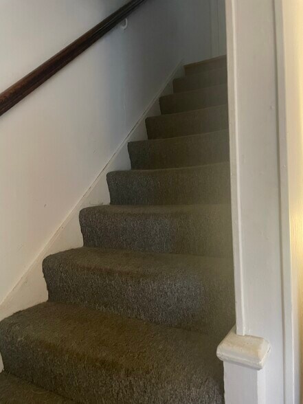 Building Photo - 115 Crescent Plz