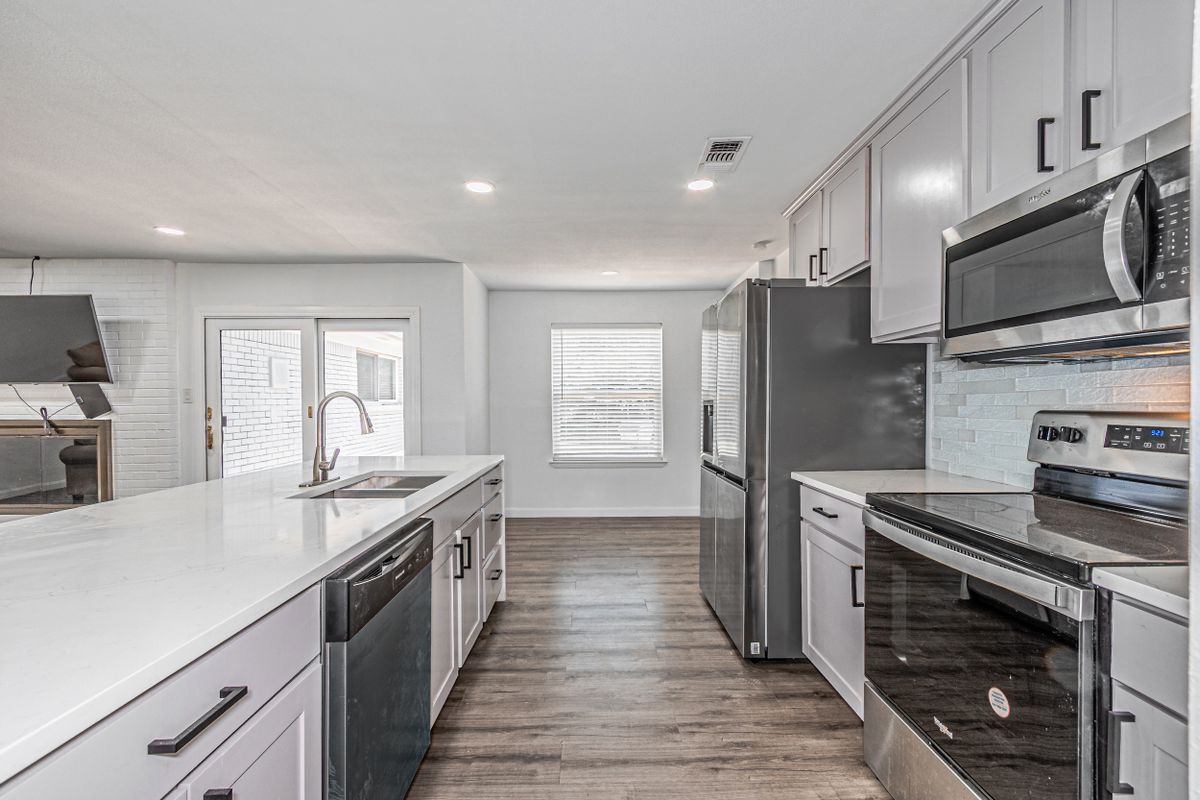 Building Photo - 1805 W Cedar Elm Dr