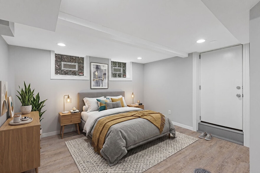 Third bedroom with separate entrance and full bathroom staged - 5125 Carthage Ave