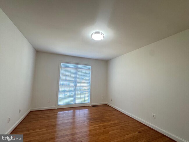 Building Photo - 5117 Sante Fe Ct