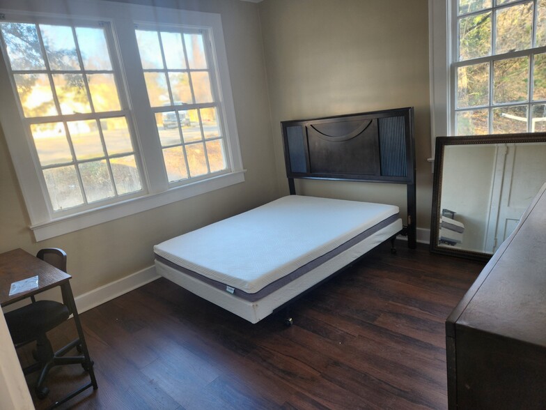 Bedroom 2 - 1703 W Montgomery Rd