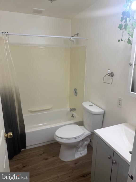 Building Photo - 1008 Clifton Ave