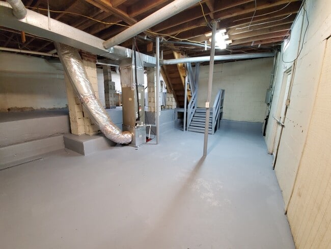 Building Photo - 2824 Phillips Ave