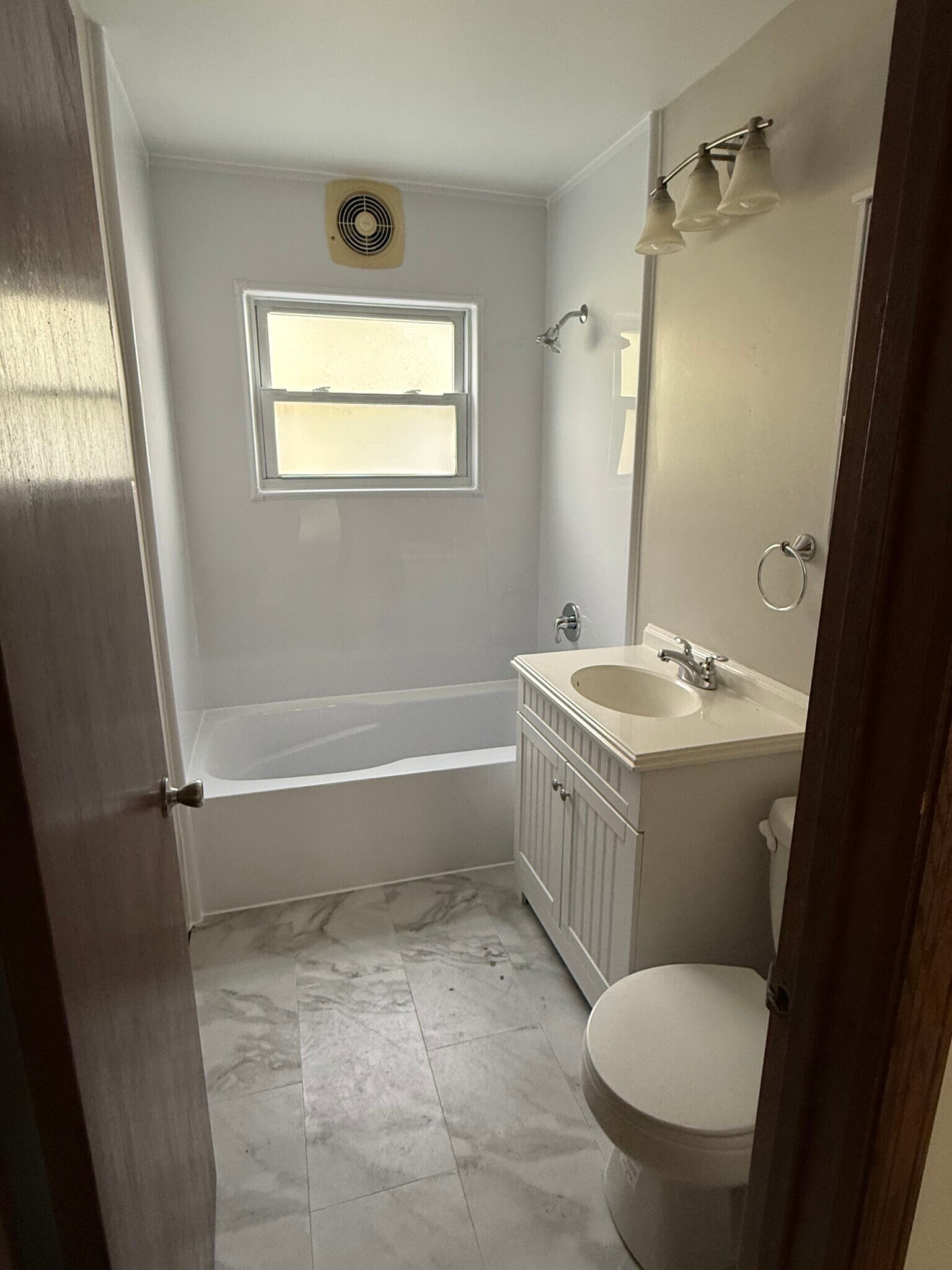 Building Photo - 2552 S 96th St