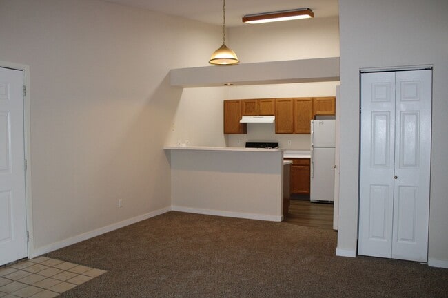 Building Photo - Comfortable 2BR Near Campus + $200 Move-In...