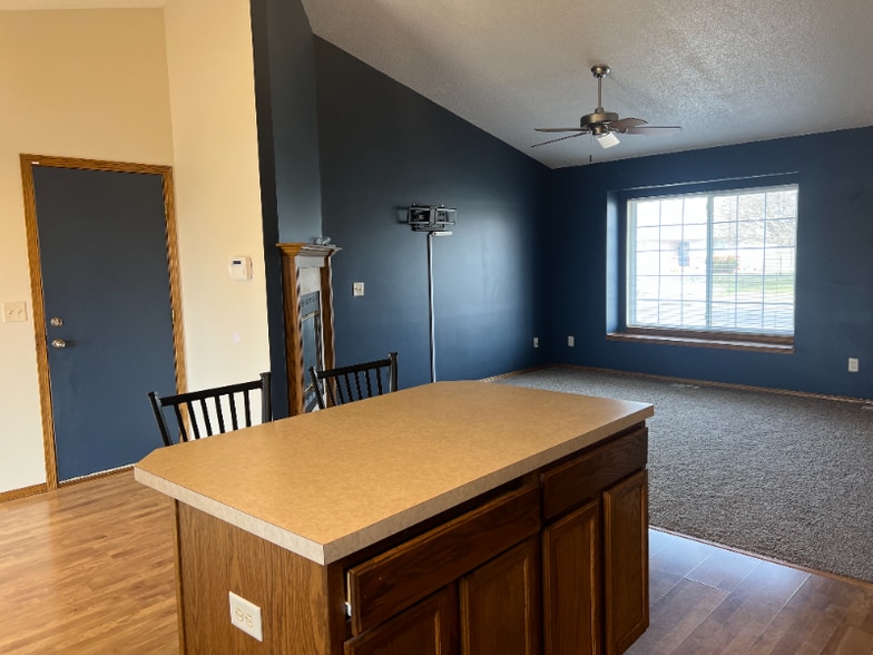 Building Photo - 1909 Summerwood St