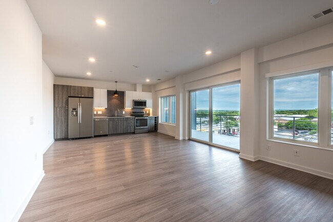 Building Photo - South Austin 2BR Condo with Balcony & Luxury Amenities