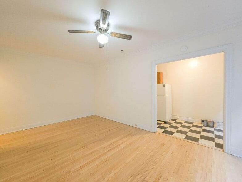 Building Photo - 540 W Briar Pl