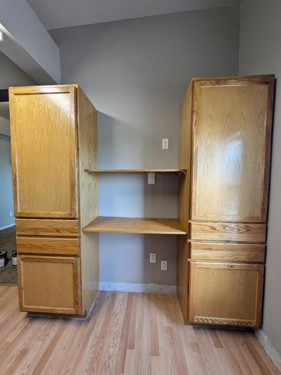 Building Photo - 406 W 4th Ave