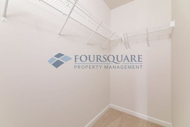 Building Photo - Spacious 3-Bed Townhome with Loft, Modern ...