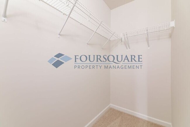 Building Photo - Townhome | Back Patio | Single Car Garage|...