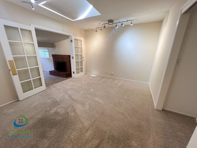Building Photo - $4,995 - Beautiful 3/2 Bath Home Tucked Away in Prime Santa Clara's Location