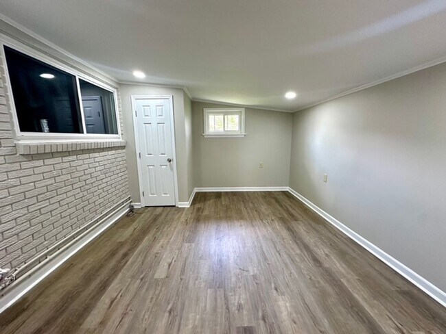 Building Photo - 1005 E Grace St