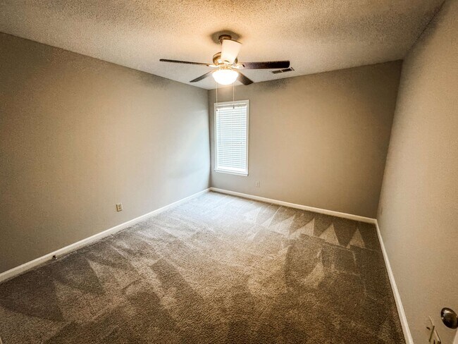 Building Photo - 4623 E Ashglen Cir