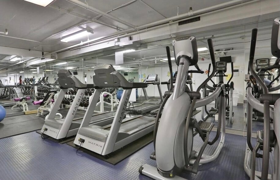 Building Photo - 2101 Chestnut St