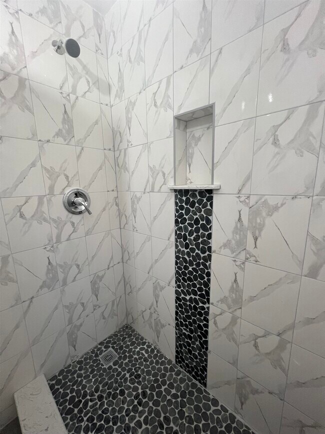 Building Photo - 165 Vroom St