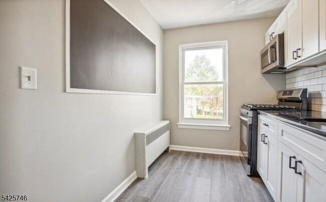 Building Photo - 604 Chestnut St