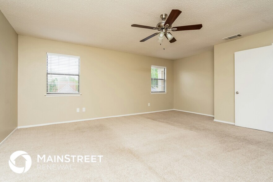 Building Photo - 2437 Channing Dr