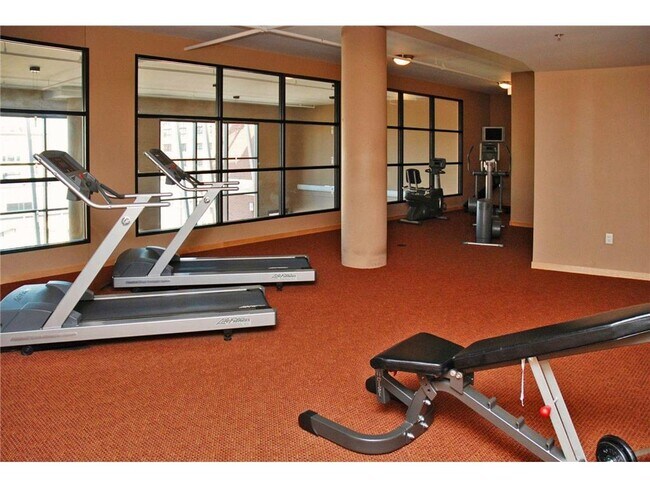 Building Photo - 401 N 2nd St