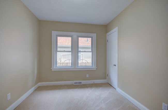 Building Photo - 1318 N Prairie Ave