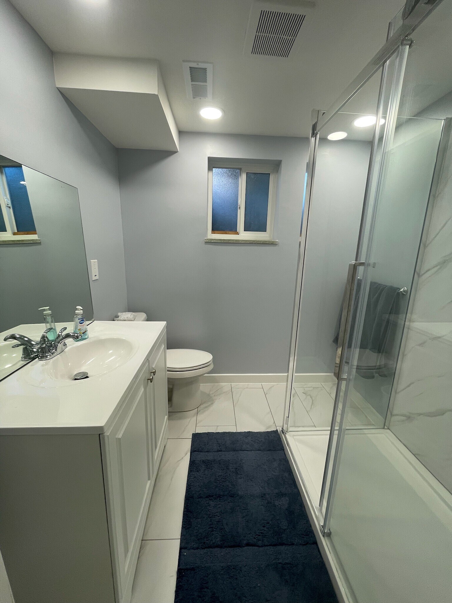 Building Photo - 946 E Gregson Ave