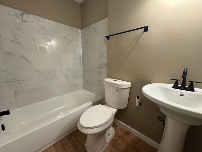 Building Photo - 3124 Creighton Pl