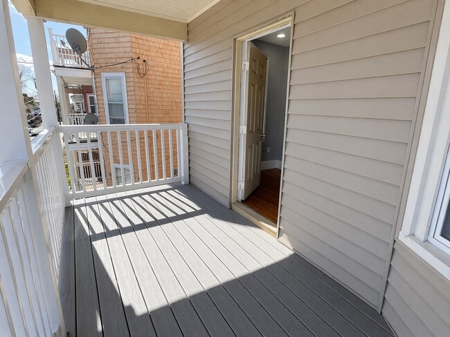 Building Photo - 9 Nightingale St