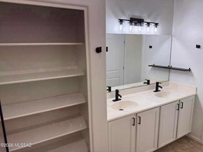 Building Photo - 2028 E River Rd