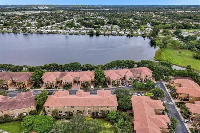 Building Photo - 6920 Julia Gardens Dr