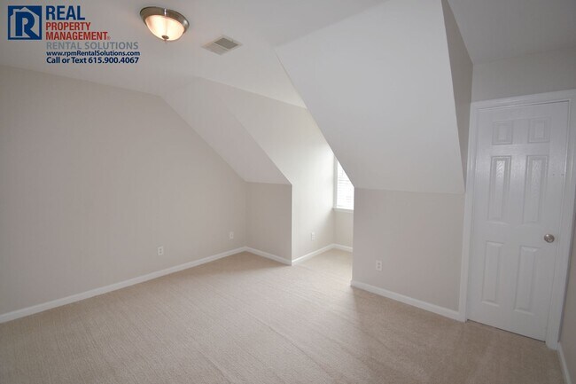 Building Photo - Gorgeous all-brick 4BD/2.5BA+Bonus room! Attached garage, bonus room AND loft!