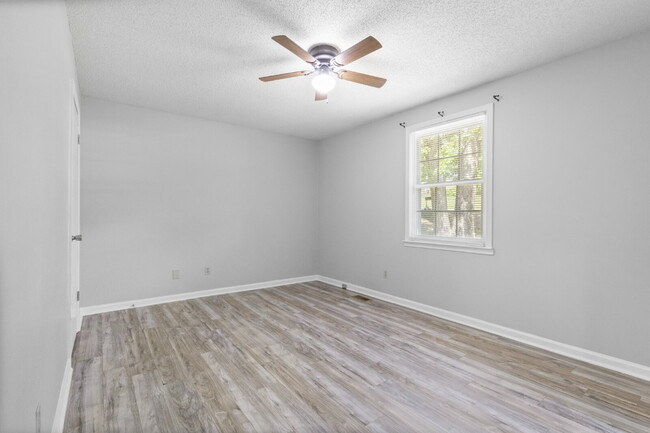 Building Photo - 3 Bedroom home with finished BASEMENT