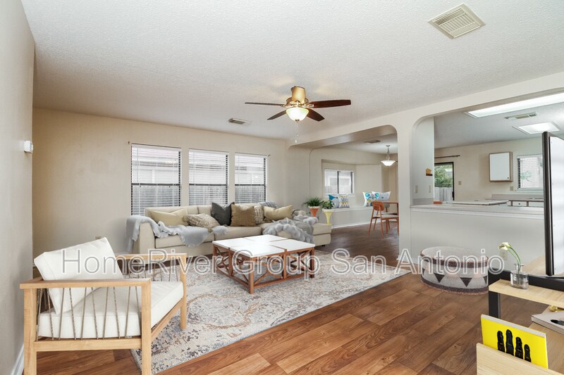 Building Photo - 8019 Chestnut Cedar Dr