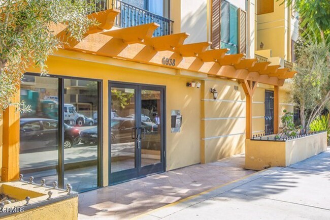 Building Photo - 6938 Laurel Canyon Blvd
